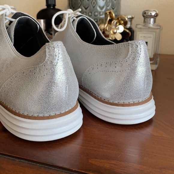 New Cole Haan OriginalGrand Wingtip Oxford Dusty Silver Shimmer Metallic Leather - Picture 2 of 6